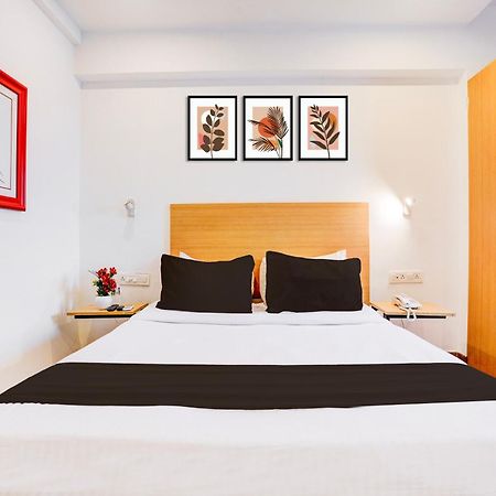 Super Townhouse Khar The Unicontinental Hotel Mumbai Exterior photo