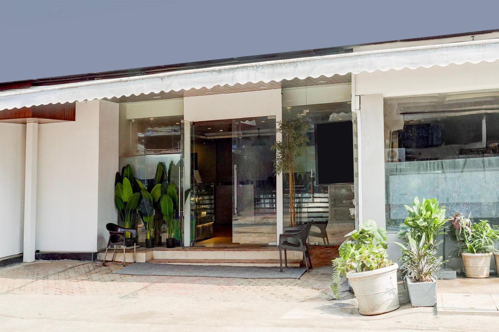 Super Townhouse Khar The Unicontinental Hotel Mumbai Exterior photo