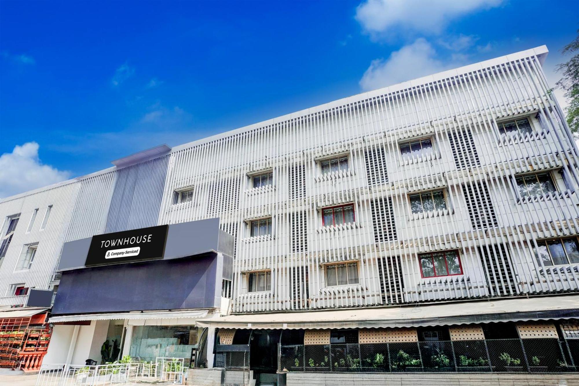Super Townhouse Khar The Unicontinental Hotel Mumbai Exterior photo